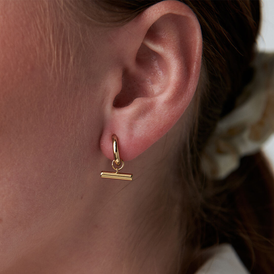 Gold t online bar earrings