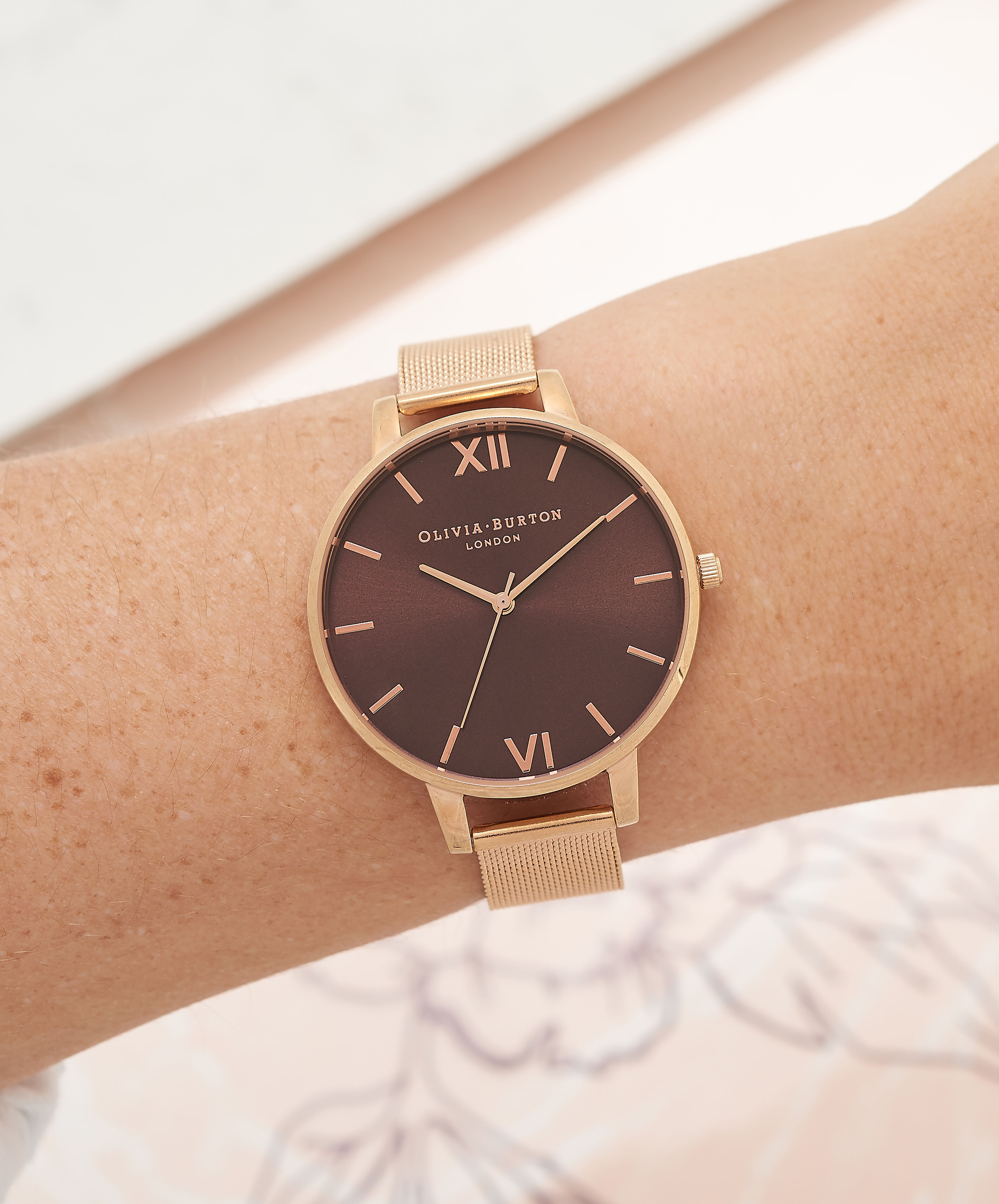 Big Dial Rose Gold Mesh Watch
