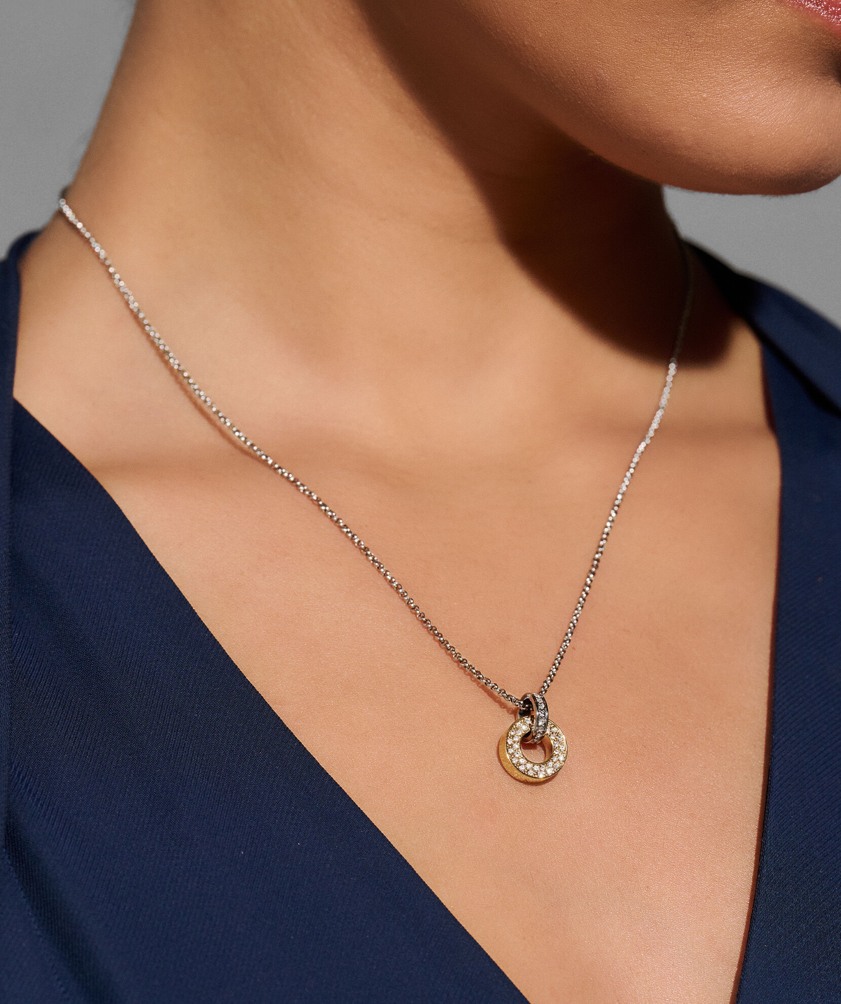 Charming Chunky Interlinked Gold Necklace – Stilskii