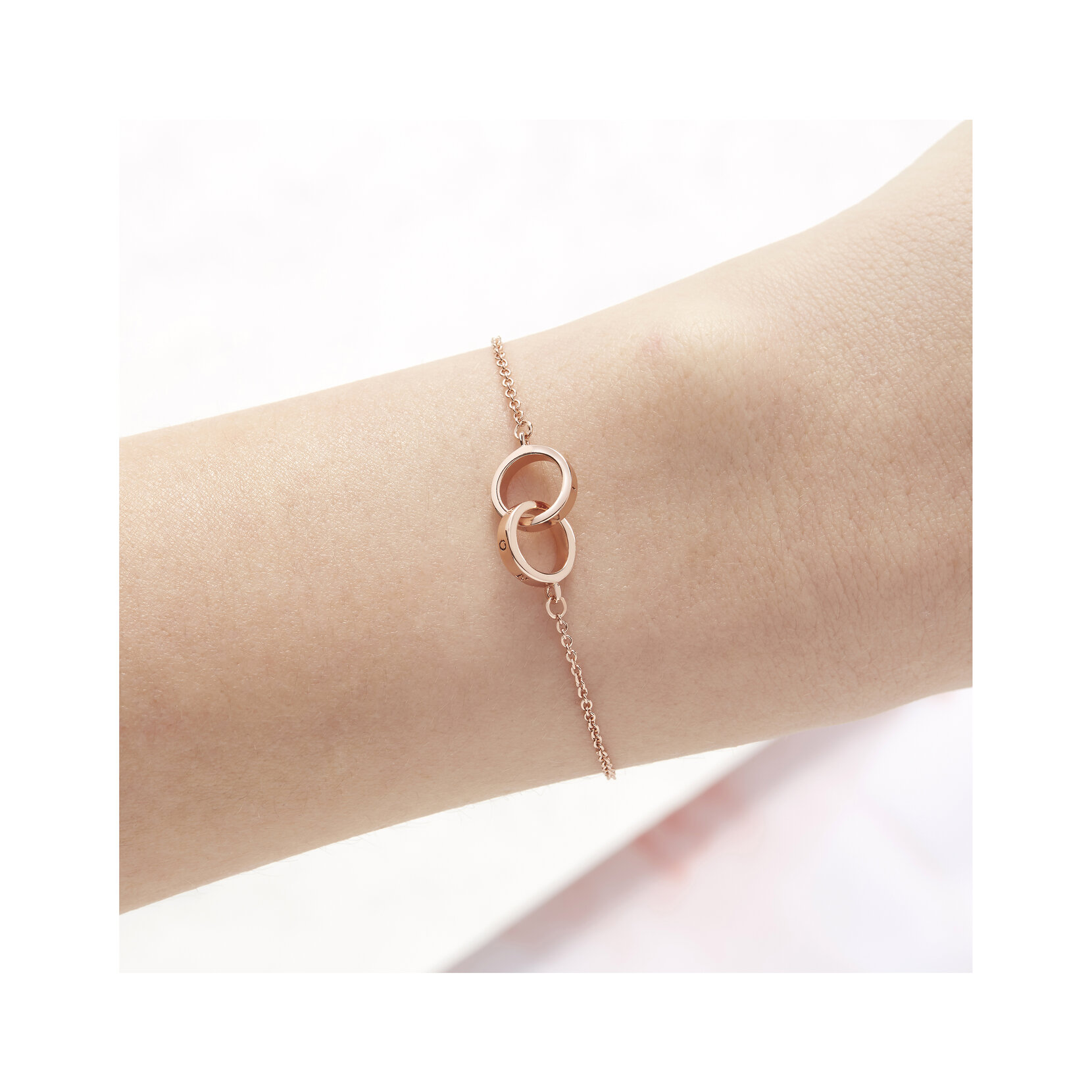 Rose Gold Interlink Bracelet